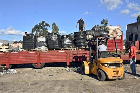 Camión Cargado Con Elementos Para Reciclaje Escondía Caños De Cobre De Contrabando