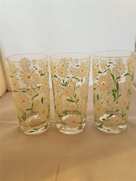 Lot Of 3 Spring Blossom Daisy Drinking Glasses By Ltd Pyrex Glass Lenox Dishes Glass