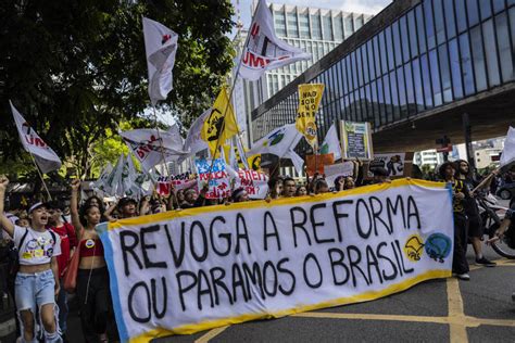 Governo Vai Suspender Implementa O Do Novo Ensino M Dio