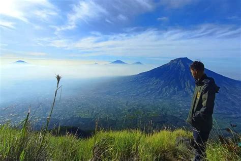 Jalur Pendakian Gunung Sindoro Lautan Awan Yang Menawan