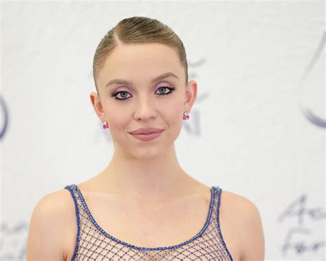 Bizlet On Twitter She Kind Of Looks Like A Fish A Sexy Fish With Big Tits Https T Co