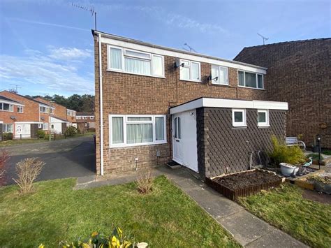 3 Bed End Terrace House For Sale In Pinewood Park Farnborough