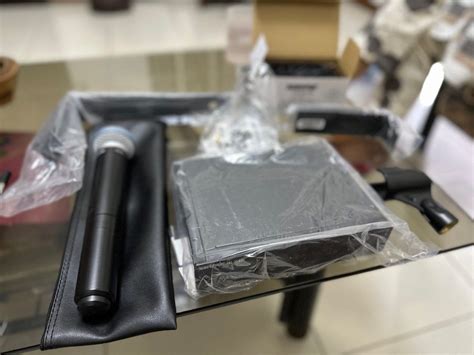 Shure BLX4R Wireless Microphone, Audio, Microphones on Carousell