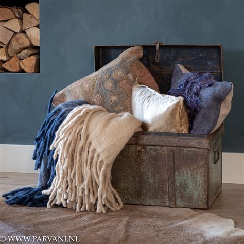 Kussens En Plaids Blauw Nude Oud Roze Kelim Franjes Parvani