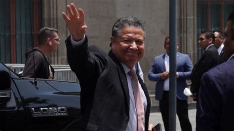 Julio Menchaca Gobernador De Hidalgo Sufre Desvanecimiento Durante