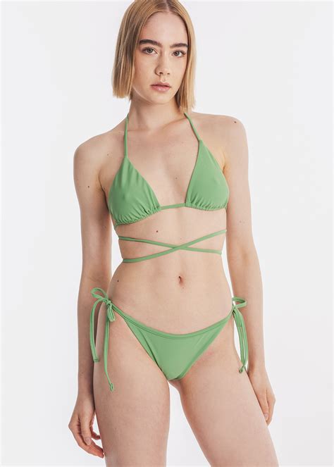 TRIANGLE BIKINI TOP IN EMERALD GREEN Squaress Squaress