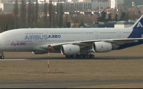 Primul Model Airbus A Cel Mai Mare Avion De Pasageri Va Fi