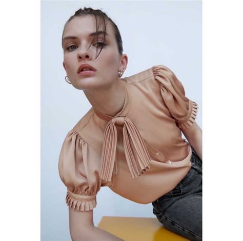 Zara Top Women S Fashion Tops Blouses On Carousell