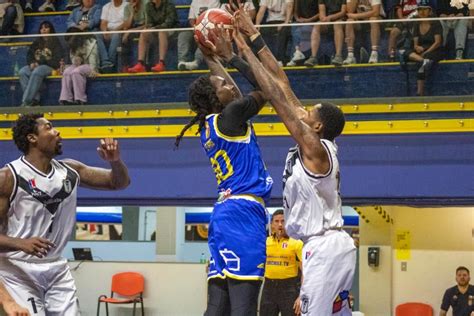 Muestra De Car Cter Basket Udec Gan En Santiago Y Definir En