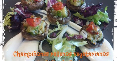 Champiñones rellenos vegetarianos con salsa de queso Receta de la