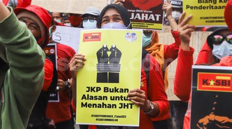 Tolak Aturan Jht Buruh Kembali Geruduk Kantor Kemenaker