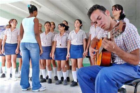 Radio Habana Cuba Máximas autoridades de Cuba felicitan a