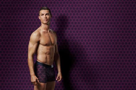 Fotos Cristiano Ronaldo Mostra Incr Vel F Sico Na Sua Nova Cole O De