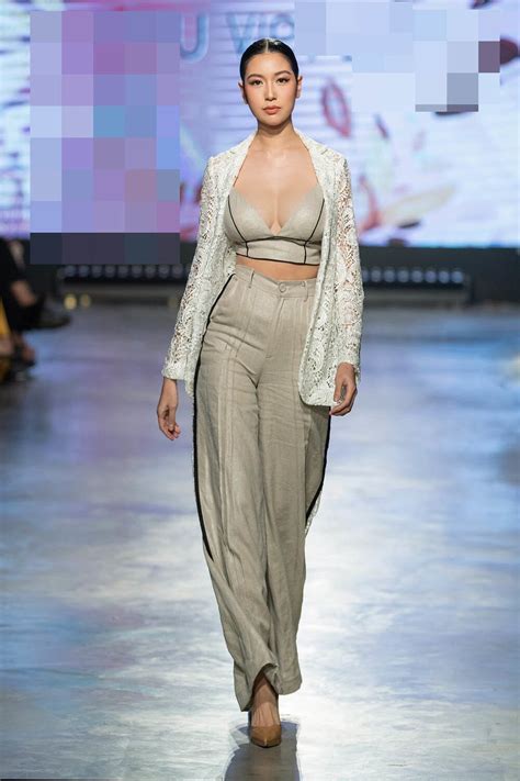 Choáng với ảnh diện bikini của Á hậu Thúy Vân sau sinh con Saostar vn