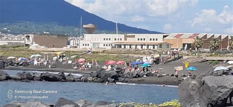 Galleria Torre Annunziata Divieto Di Balneazione Ignorato A