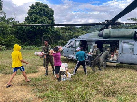 Miss O Humanit Ria Do Ex Rcito Entrega Alimentos Aos Yanomanis