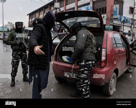 Srinagar India 22nd Jan 2023 Indian Paramilitary Troopers Frisk