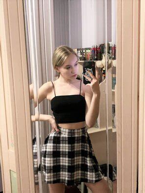 Skinny Blonde Amateur Nude Around The House Sexphoto Top Porn Pic