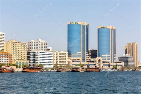 Dubai EAU 27 09 2021 Deira Skyline Con Torres Gemelas Rolex Y Barcos