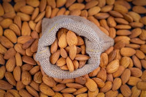 Variety Californai Almonds Linga Premium Almond At Rs 655 Kg In Chennai