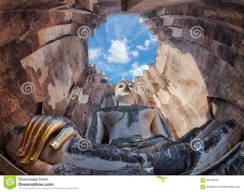 Der Haupt Buddha Mit Der Goldenen Hand Im Tempel Von Sukhothai Hist