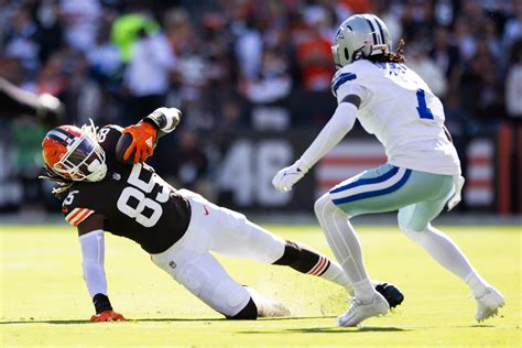 Does Browns David Njoku Have Serious Injury Latest Update Tracker