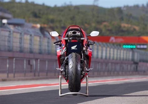 Prova Test Honda Cbr Rr Il Ritorno Di Un Mito Video E Gallery