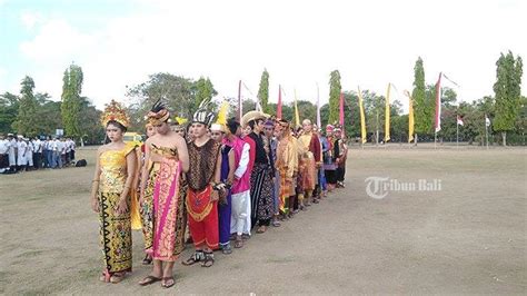 Peringati Hari Sumpah Pemuda Pemprov Bali Tampilkan Pakaian Adat Dari