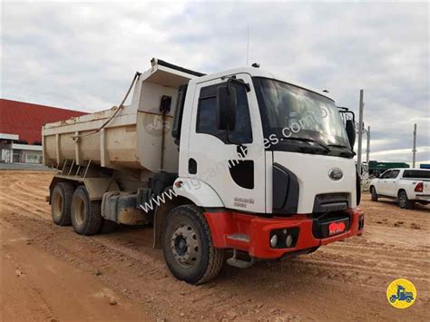 Caminhao Ford CARGO 2628 usado à venda