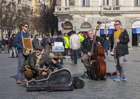 Praga República Checa 13 De Marzo De 2017 El Par Joven Feliz En