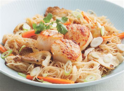 Christine Ha S Stir Fry Noodles With Seared Scallops Andrew Zimmern