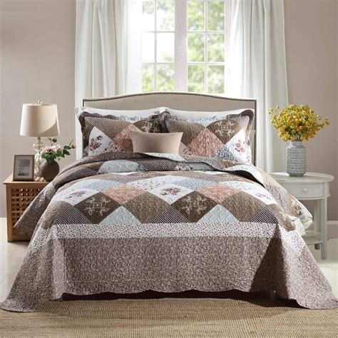 Qucover Quilted Bedspread King Size Mixed Brown Floral Pattern 3 Piece