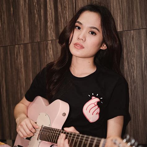 Potret Manis Sheryl Sheinafia Dengan Riasan Natural