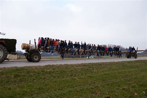 Viel Holz vor der Hütt n Wachhüttenstart in Allmannshausen QUH