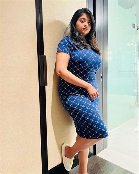 Pin By Rajarshi Adhikary On Rare Hotty Curvy Women Outfits Pretty