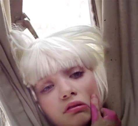 How sia felt | Maddie ziegler, Sia music video, Dance moms