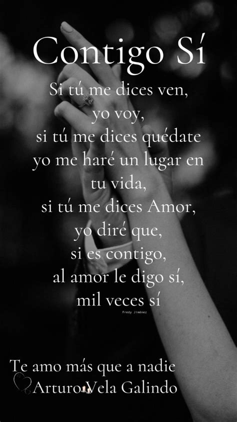 A Person Holding Their Hands Together With The Words Contigo Si Written