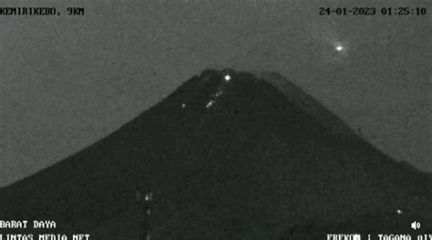 Viral Fenomena Bola Api Di Puncak Merapi Masih Jadi Misteri Hingga Kini