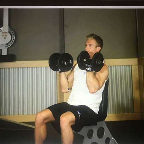 Arnold Press - Exercise How-to - Workout Trainer by Skimble