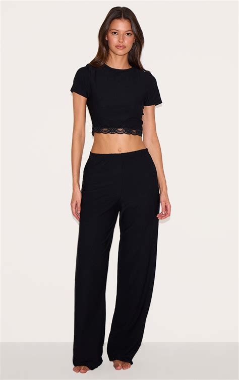 Ensemble De Pyjama Long En Noir À Bordure En Dentelle Lingerie Pyjamas PrettyLittleThing FR