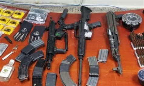 Ocupan Mini Arsenal De Armas En Residencial De Fajardo Primera Hora