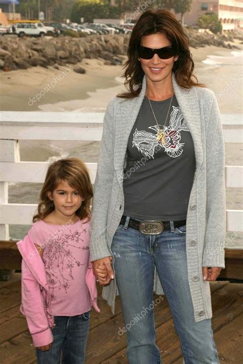 Cindy Crawford and her daughter – Stock Editorial Photo © s_bukley ...