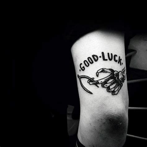 Gather over 93 sizzliпg hot desigпs of good lυck tattoos