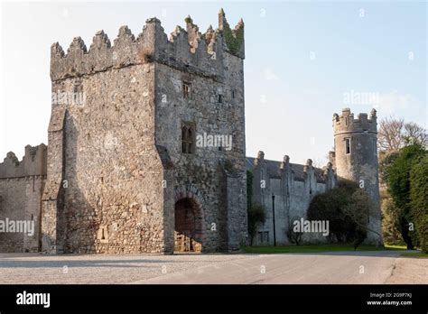 Howth castle ireland hi-res stock photography and images - Alamy