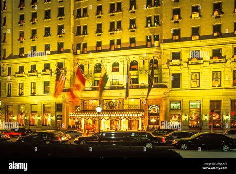 The plaza hotel new york city christmas hi-res stock photography and ...