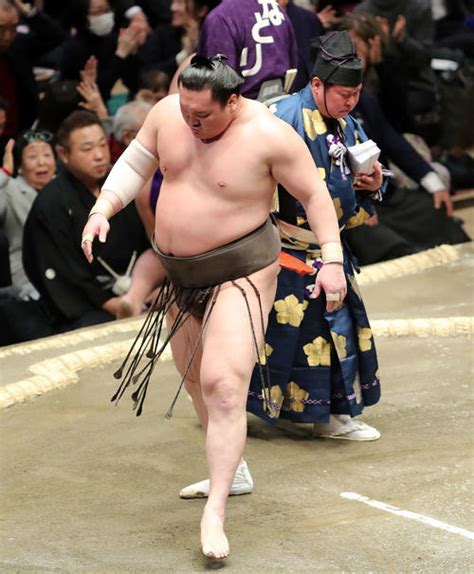 白鵬休場に親方「菌が入り昨日の夜に熱が出た」 大相撲 日刊スポーツ