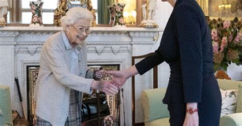 King Charles Iii Sparks Health Concerns Over Red And Swollen Fingers