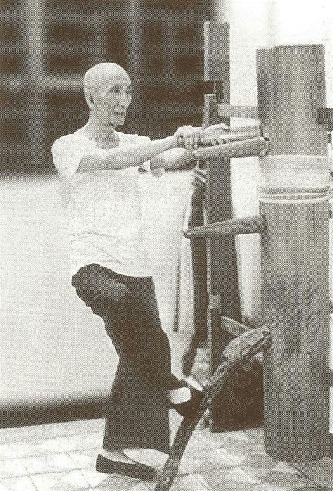 Grandmaster Ip Practices On The Wooden Dummy Bruce Lee Martial Arts