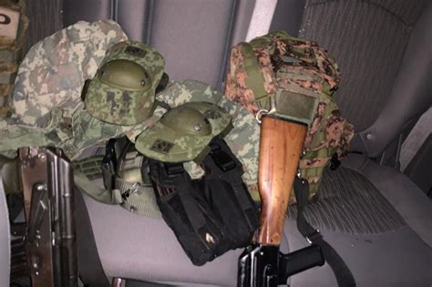 Aseguran armas chalecos del Ejército y droga en Cuauhtémoc