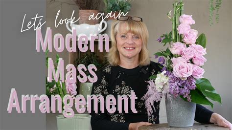 Lets Look Again At The Modern Mass Flower Arrangement Floristry Flower Arranging Italian Mass